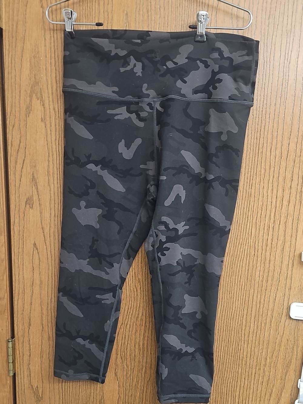 Zyia Camo High-Waist Leggings - Black/Gray